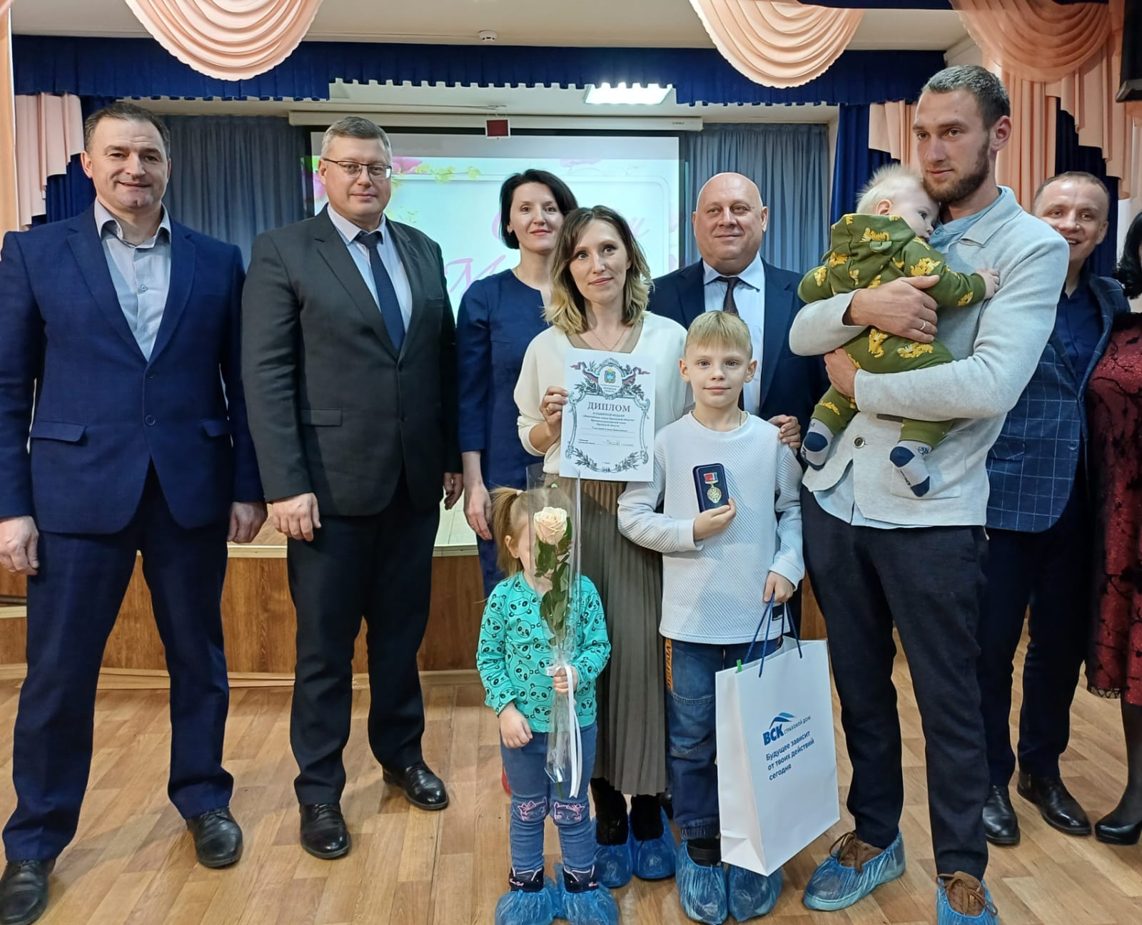 В Советском районе Орла поздравили многодетных мам с Днем матери. -  Орловский городской Совет народных депутатов